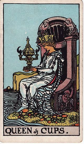 컵 퀸 tarot card