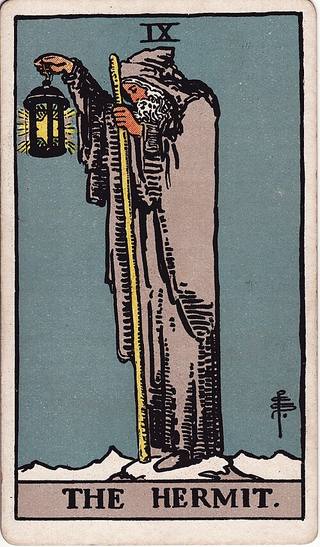 은둔자 tarot card